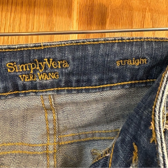 Simply Vera Wang Straight Leg Distressed Stretch Denim Blue Capri Jeans Womens 4 - Picture 5 of 6
